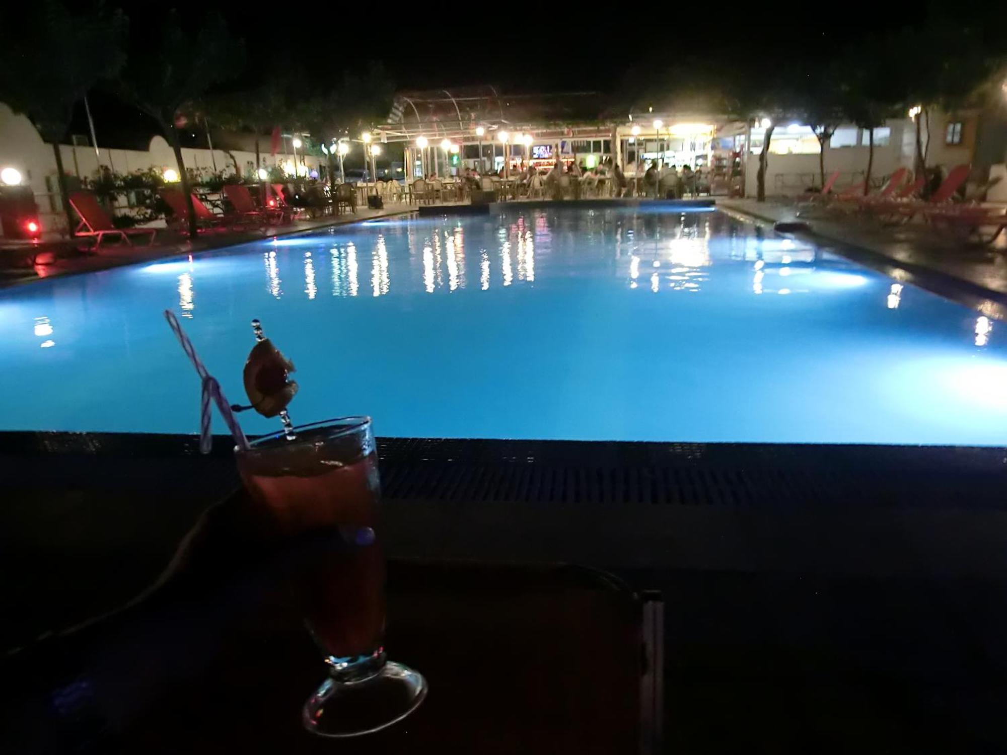Santorini Camping & Hostel Fira  Eksteriør bilde